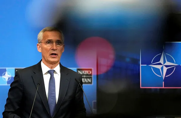 nato-tedirgin-fransa-abd-anlasmazligi-ittifakta-catlak-olusturdu-mu-1633609880426.jpg NATO tedirgin! Fransa-ABD anlaşmazlığı ittifakta çatlak oluşturdu mu?-4