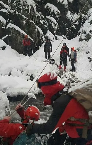 Uludağ'da kayıp dağcıları arayan AKUT üyeleri başından geçenleri anlattı