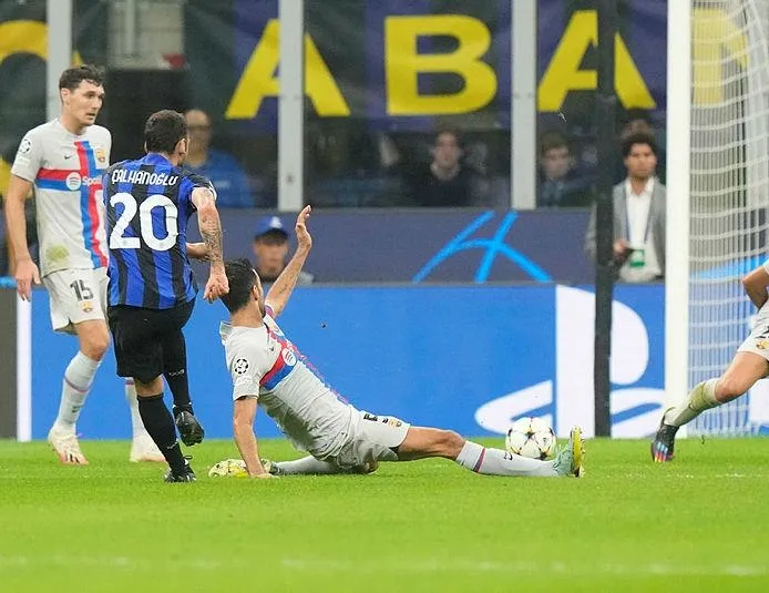 Çalha’dan harika gol: Barça ağlıyor