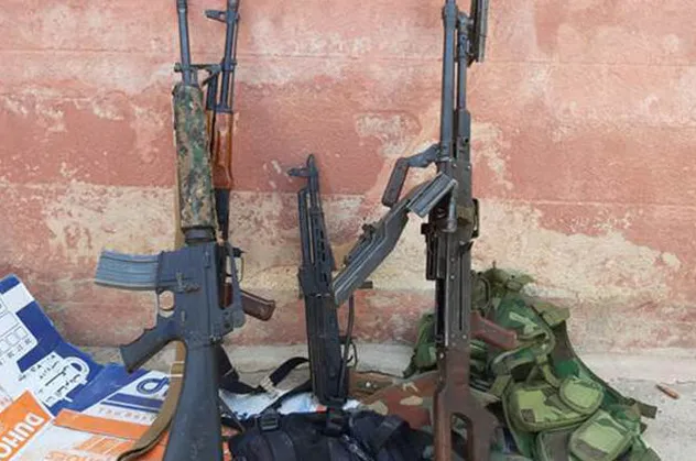 YPG'liler silahlarını bırakarak kaçtı!