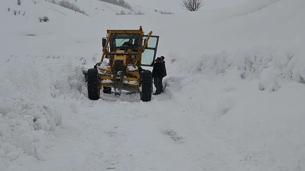 erzurum-igdir-ve-karsta-kar-yagisi-nedeniyle-168-koy-ve-mahalle-yolu-ulasima-kapandi-1614589433867.jpg