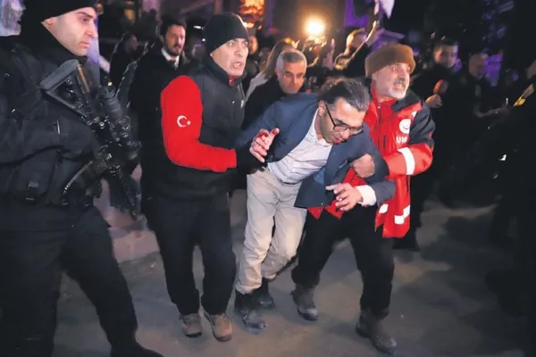 nazmi-arikan-cinayetinde-gizemli-tanik-konustu-yurttan-ve-dunyadan-haberler-1673139442858.jpeg Nazmi Arıkan cinayetinde gizemli tanık konuştu (Yurttan ve dünyadan haberler)-1