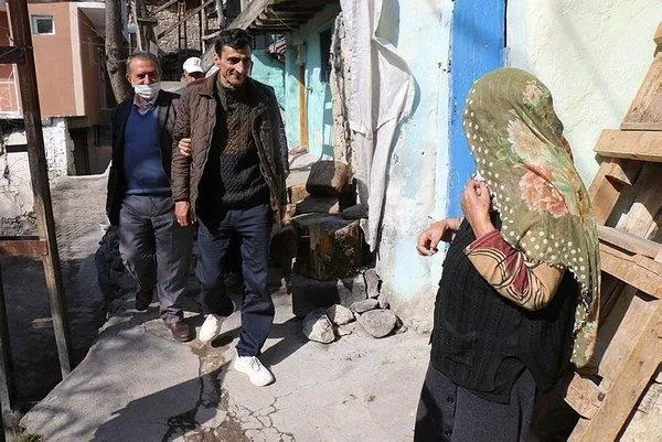 Evlatlarını 'öldü' sanıyorlardı! 15 yıllık evlat hasreti sosyal medyadaki o video ile sona erdi-2