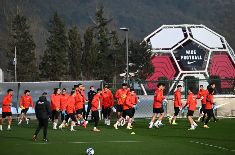 Kuntz'dan flaş karar! İşte Türkiye Ermenistan maçı 11'i - 9