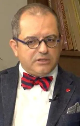 Gezi teröründe "ayaklanan gençlere" otelinin kapılarını açan Koç, Türkiye'yi öven Prof. Mehmet Çilingiroğlu'nu üniversitesinden kovdu