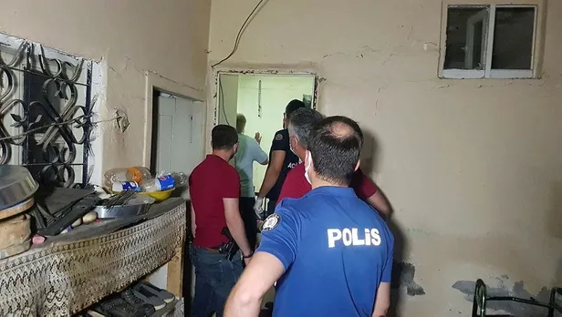 adiyamanda-ailesini-rehin-alan-sahis-polise-zor-anlar-yasatti-annesini-esini-ve-bes-cocugunu-1627253656856.jpeg
