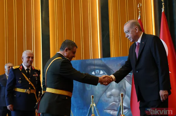 Külliye'de '30 Ağustos' kabulleri! Başkan Erdoğan'dan Türkiye'nin ilk kadın amirali Gökçen Fırat'a: Sen benim hemşehrimdin he? - 15