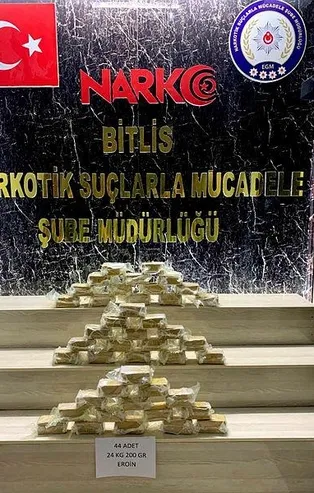 Son dakika: Bitlis'te yol kontrolü sırasında 24 kilo eroin ele geçirildi
