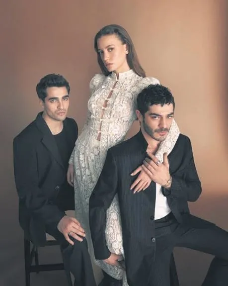 mahir-gunsiraydan-serenay-sarikaya-ve-burak-denizi-kizdiracak-sozler-ucuz-akilsiz-1675114535814.jpeg Mahir Günşıray'dan Serenay Sarıkaya, Burak Deniz ve Ramazan Demir'i kızdıracak sözler: “Ucuz, akılsız..."-2