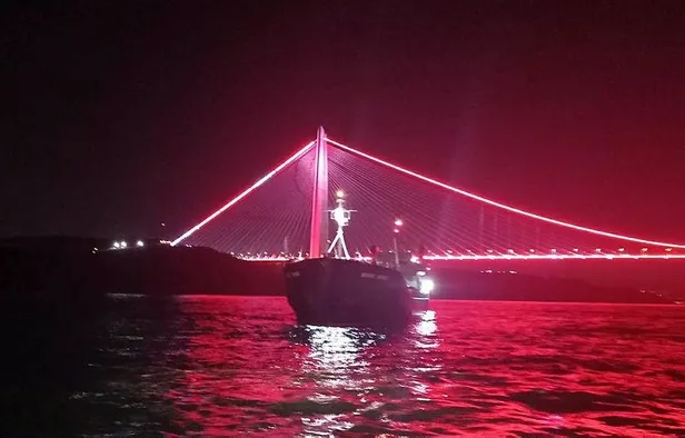 istanbul-bogazinda-gemi-arizasi-gemi-trafigi-cift-yonlu-askiya-alindi-1642362871957.jpeg İstanbul Boğazı'nda gemi arızası! Gemi trafiği çift yönlü askıya alındı-1
