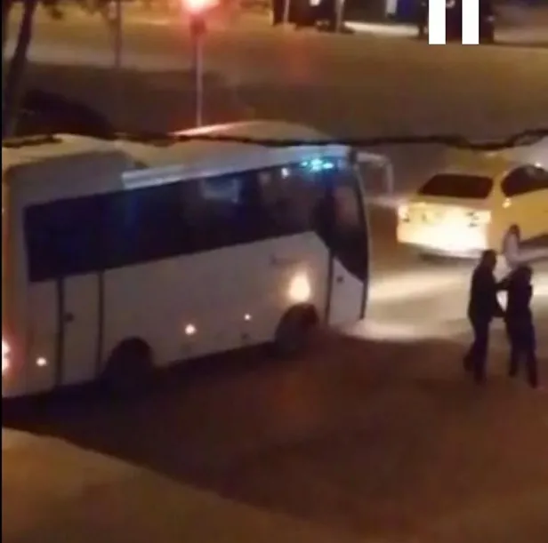 Bolu'da taksinin aynasını kıran kadını sokak ortasında dövdü! İşte o görüntüler-2