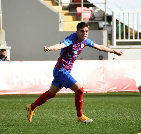 fenerbahce-baskani-ali-koc-altinordunun-kapisini-caldi-iste-burak-ince-ile-enis-destanin-yildizin-fiyati-1621961319000.jpg Fenerbahçe Başkanı Ali Koç, Altınordu'nun kapısını çaldı! İşte Burak İnce ile Enis Destan'ın fiyatı-3