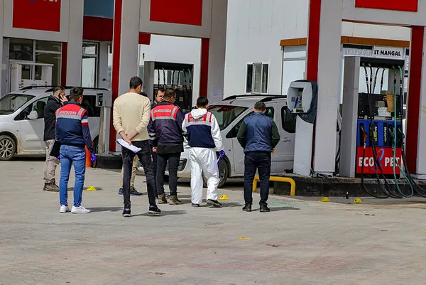 son-dakika-vanda-silahli-kavga-cok-sayida-olu-ve-yarali-var-1585129185852.jpg Son dakika: Van'da silahlı kavga! Çok sayıda ölü ve yaralı var-1