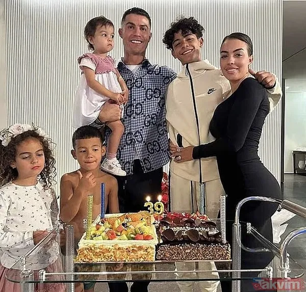 Georgina Rodriguez’den Cristiano Ronaldo’ya karat karat “evet” | Nişan yüzüğünü görenler şoke oldu: İşte devasa tektaşın bedeli… - 9
