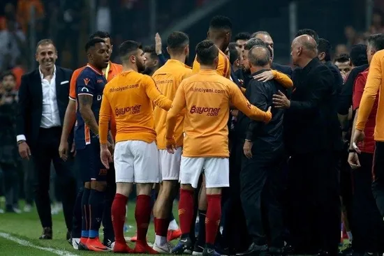 Galatasaray Teknik Direktörü Fatih Terim'in Orhan Ak'a tokat attığı o görüntüler ortaya çıktı-5