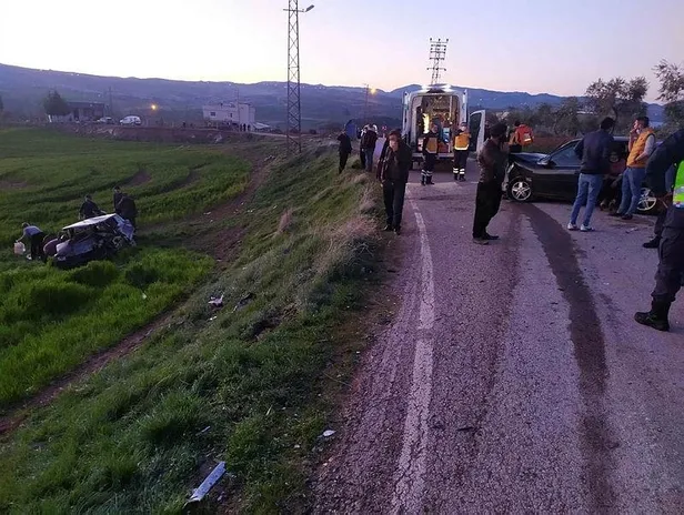 gaziantepte-iki-arac-kafa-kafaya-carpisti-olu-ve-yaralilar-var-1616955122980.jpeg Gaziantep'te iki araç kafa kafaya çarpıştı! Ölü ve yaralılar var...-4