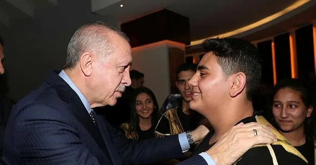 Başkan Erdoğan gençlerin ’darbuka şov’unu izledi