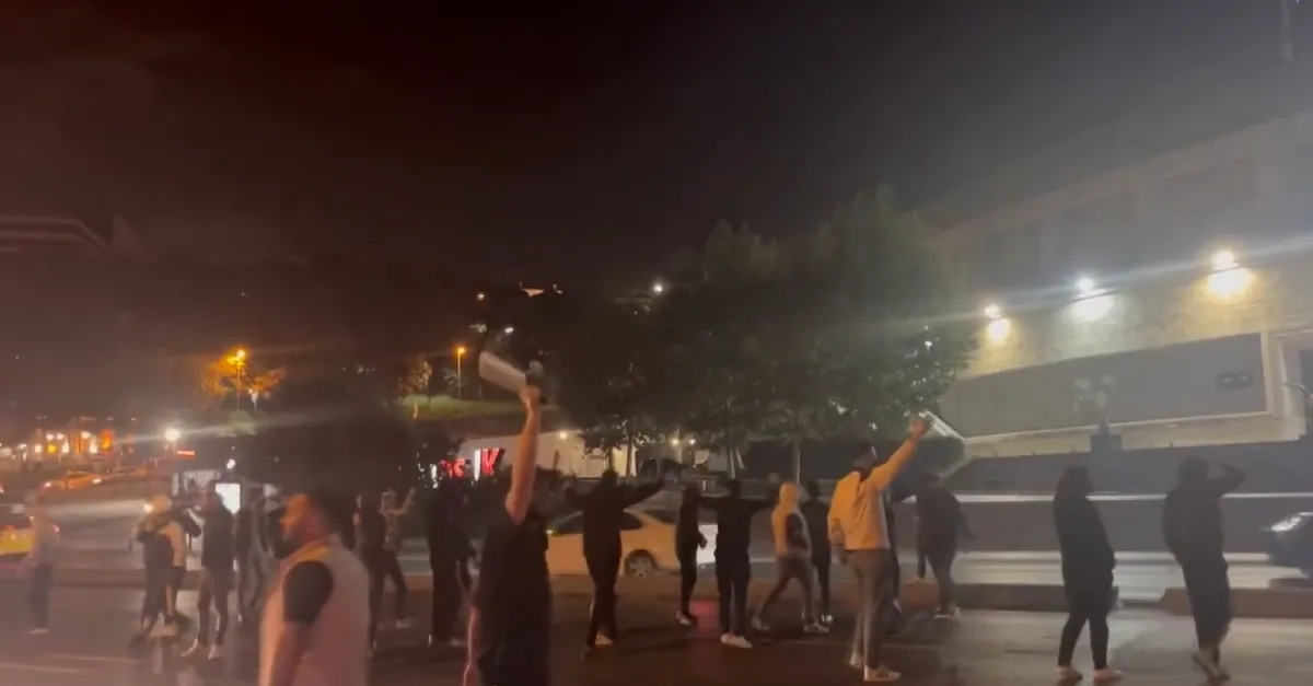 Beşiktaş’ta olaylı gece! Vodefone Park önünde satırlı slogan!