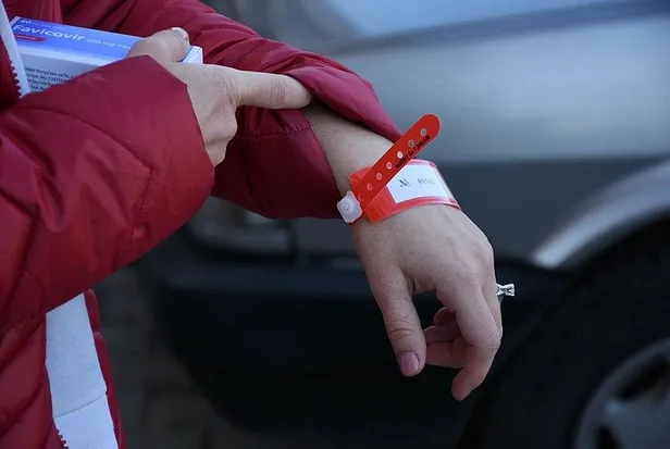 Bartın'da koronavirüse karşı dikkat çeken önlem! Pozitif ve temaslı kişilere yönelik bileklik uygulamasına başlandı-4