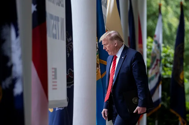 Dünya bunu konuşuyor! Çinli gazetecinin sorusu ABD Başkanı Donald Trump'a kürsü terk ettirdi!