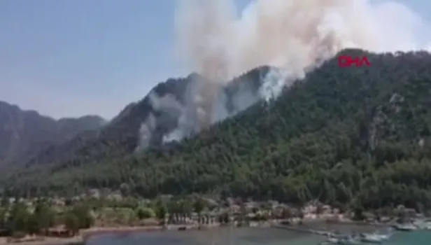 Muğla'da yangın! Kızkumu Plajını çevreleyen dağlar yanıyor! İlk görüntüler geldi!