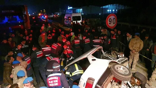 Aydın’da Tofaş otomobil içindekilere mezar oldu: Ölü ve yaralılar var! Kazanın görüntüleri ortaya çıktı-3
