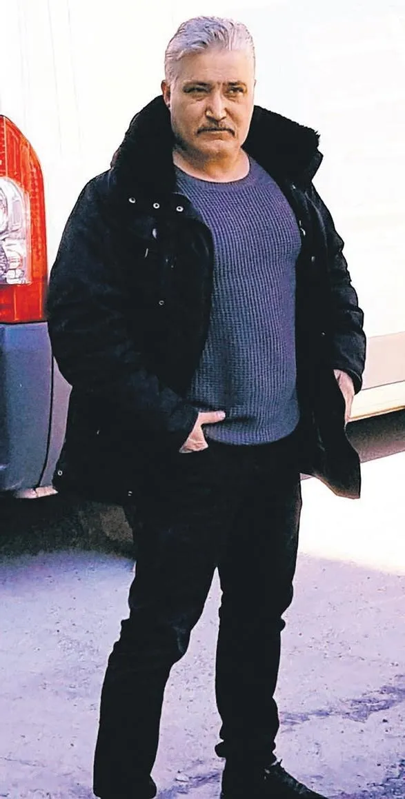 Almanya’da Nazi ruhu hortladı: Türk işadamı Emre Tümsek'i yere yatırıp dakikalarca boğazına bastırdı-1