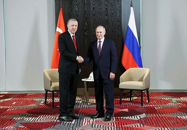 baskan-erdogan-ve-vladimir-putinin-kola-kola-toplantiya-gitmesi-sosyal-medyada-gundem-oldu-1663367560417.jpeg