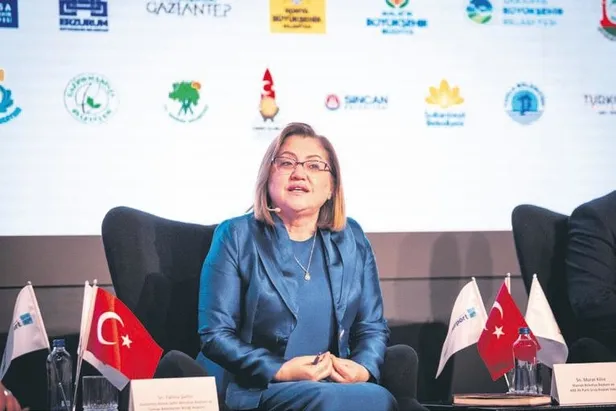 bakan-karaismailoglu-21-yuzyil-belediyeciligi-yerel-yonetimler-zirvesinde-konustu-28-milyon-kisi-ise-ulasacak-1667863167862.jpeg Bakan Karaismailoğlu ‘21. Yüzyıl Belediyeciliği Yerel Yönetimler Zirvesi’nde konuştu: 28 milyon kişi işe ulaşacak | Ekonomi haberleri-2