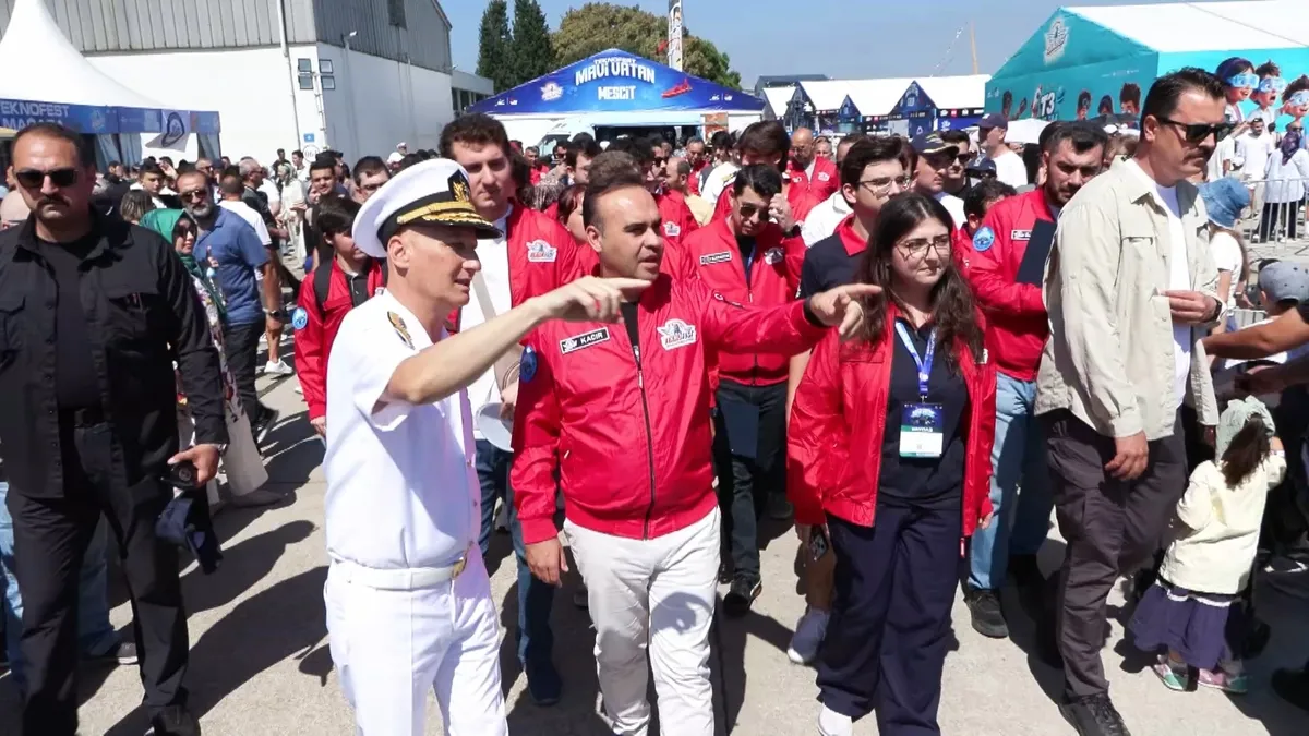 Bakan Kacır TEKNOFEST Mavi Vatan'da duyurdu: "Milli uçak gemimizi 2027 sonunda denize indirmek için çalışıyoruz"