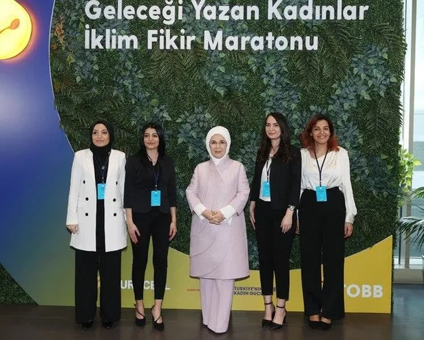 emine-erdogandan-gelecegi-yazan-kadinlar-odul-toreninde-onemli-mesajlar-gelecek-insanligin-ortak-umududur-1643986868277.jpeg Emine Erdoğan'dan 'Geleceği Yazan Kadınlar Ödül Töreni'nde önemli mesajlar: Gelecek insanlığın ortak umududur-2