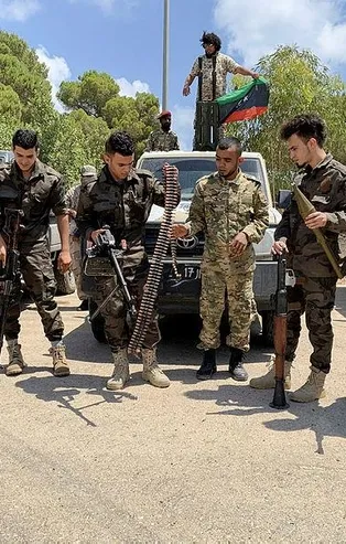 Libya'da Hafter'e darbe üstüne darbe: UMH ordusu Sirte için hazır