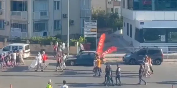 kimler-kimlerle-beraber-chp-ve-hdp-flamalariyla-beraber-yuruduler-1659713121489.jpeg Kimler kimlerle beraber! CHP ve HDP flamalarıyla beraber yürüdüler-3