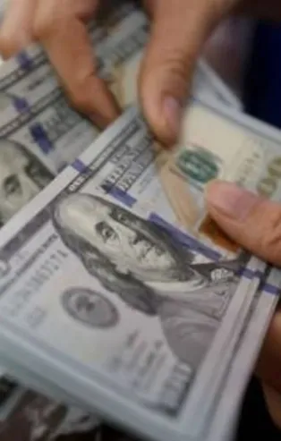 Dolar/TL, güne düşüşle başlayarak 5,6985'i görmesinin ardından 5,70 seviyesinde dengelendi