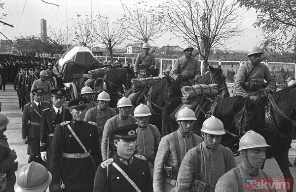 Arşivlerden çıkan fotoğraflarla 10 Kasım 1938 günü ve sonrasında yaşananlar! Büyük Önder Mustafa Kemal Atatürk'ün vefatı - 27