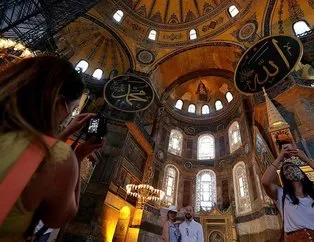 Ayasofya Camii’ne girişlerde kıyafet düzenlemesi getirildi