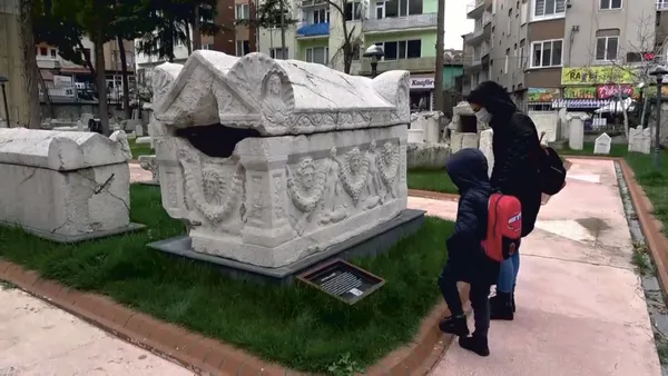 tam-tamina-1700-yillik-beddua-bile-hirsizligi-engelleyemedi-1617002465067.jpg Tam tamına 1700 yıllık beddua bile hırsızlığı engelleyemedi-10