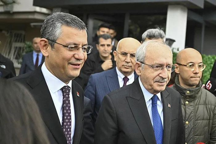 chpde-dengeler-yine-degisiyor-ozgur-ozel-ve-kemal-kilicdaroglundan-ekrem-imamogluna-karsi-isbirligi-1702365917615.jpeg CHP'de dengeler yine değişiyor! Özgür Özel ve Kemal Kılıçdaroğlu'ndan Ekrem İmamoğlu'na karşı işbirliği!-7