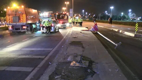 maltepede-kontrolden-cikan-arac-elektrik-diregine-carptiktan-sonra-takla-atti-1-olu-1673062289039.jpg Maltepe’de kontrolden çıkan araç elektrik direğine çarptıktan sonra takla attı: 1 ölü-3