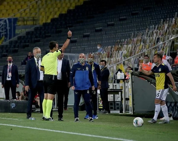 Ozan Tufan direkt kırmızı kart gördü, Emre Belözoğlu çılgına döndü! - 3