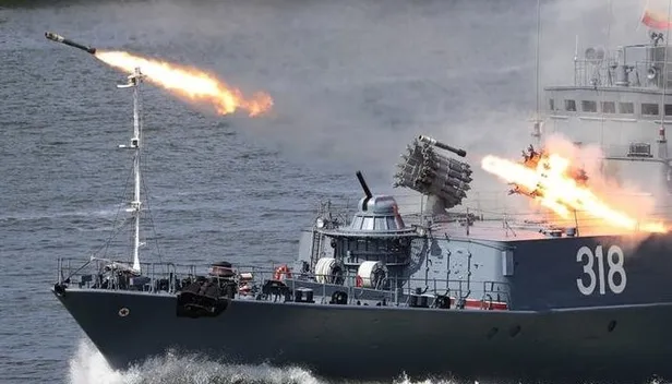 putin-onay-verdi-fuzeler-pes-pese-ateslendi-dunya-o-anlari-konustu-1595784305866.jpg Putin onay verdi füzeler peş peşe ateşlendi!-4