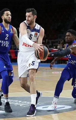 Anadolu Efes, Real Madrid'i elinden kaçırdı