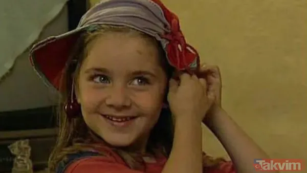 Magazin Dünyasından Uzak, Sakin Bir Hayat Süren Eski Oyuncu, Zaman Zaman Eşi Ve Kızıyla Verdiği Mutlu Aile Pozlarını Sosyal Medya Hesabından Paylaşıyor.