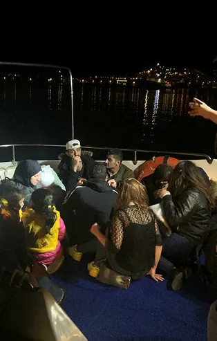 İzmir'de 35 kaçak göçmen yakalandı