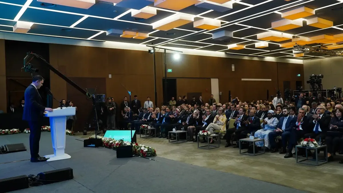 hatayda-turkiyenin-cop31e-giden-yolu-direncli-sehirler-programi-1778237161257.jpeg En büyük yeniden inşa süreci | Bakan Kurum: Yarım milyon konutu sıfır enerjili bina konseptine göre tasarladık-5
