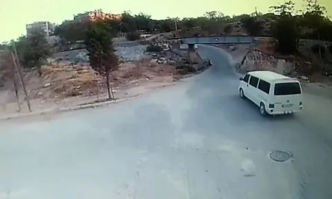 hirsiz-ham-olarak-caldigi-trabzon-hurmalarini-satmak-yerine-evine-goturup-isledi-1634365542386.jpg Denizli’de olay operasyon! Hırsız, ham olarak çaldığı Trabzon hurmalarını satmak yerine evine götürüp işledi-3