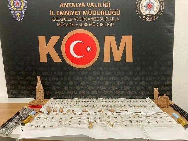 ekipler-kesfetti-milattan-once-400-yilina-ait-gozyasi-siseleri-1618245383086.jpeg Ekipler keşfetti! Milattan Önce 400 yılına ait! Gözyaşı şişeleri...-1