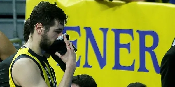 fenerbahcede-sakatlik-soku-kirik-tespit-edildi-1574673200940.jpg Fenerbahçe'de sakatlık şoku! Kırık tespit edildi-1