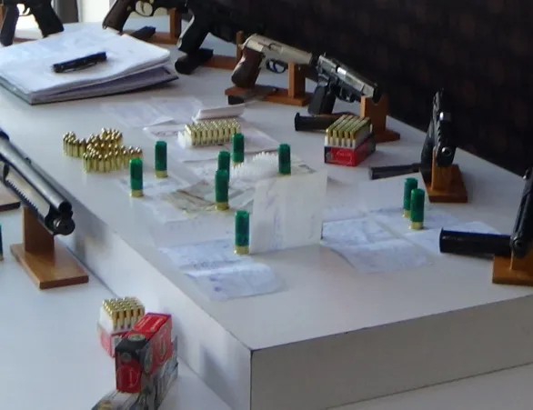 Site sakinlerine çöken çeteye baskın!