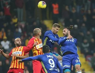 Kanarya direğe tosladı